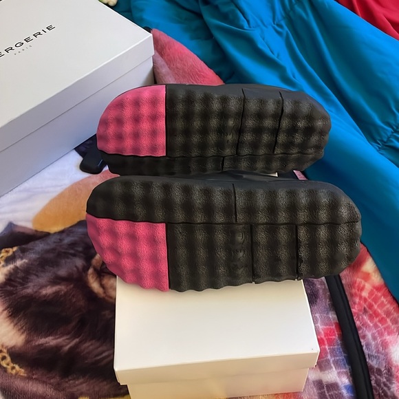 OFF WHITE - Picture 3 of 3